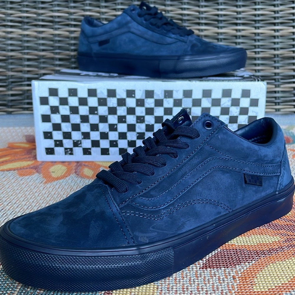 Vans WMNS Skate Old Skool
Mono Dark Blue
VN0ASFCB1PE
Sneakers